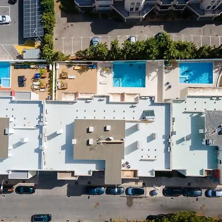 Luminous 2 Bdr W/pool By Lovelystay *