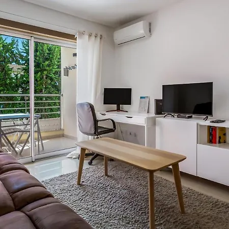 Luminous 2 Bdr W/pool By Lovelystay *