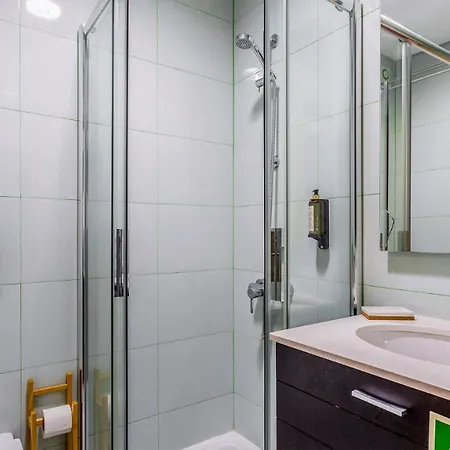 Luminous 2 Bdr W/pool By Lovelystay